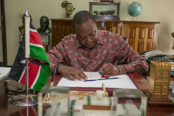 uhuru-kenyatta-president-pscu-signs-tk-tces-bill-august-2016-kenya-2